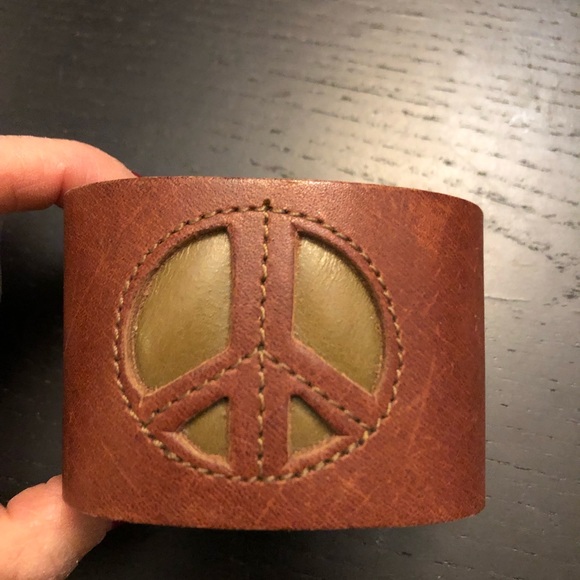 Jewelry - Peace sign leather bracelet